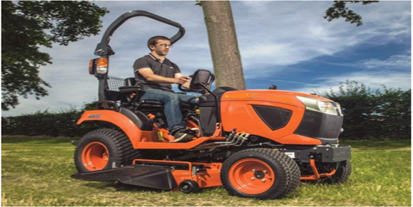 Compact tractor with cutting deck